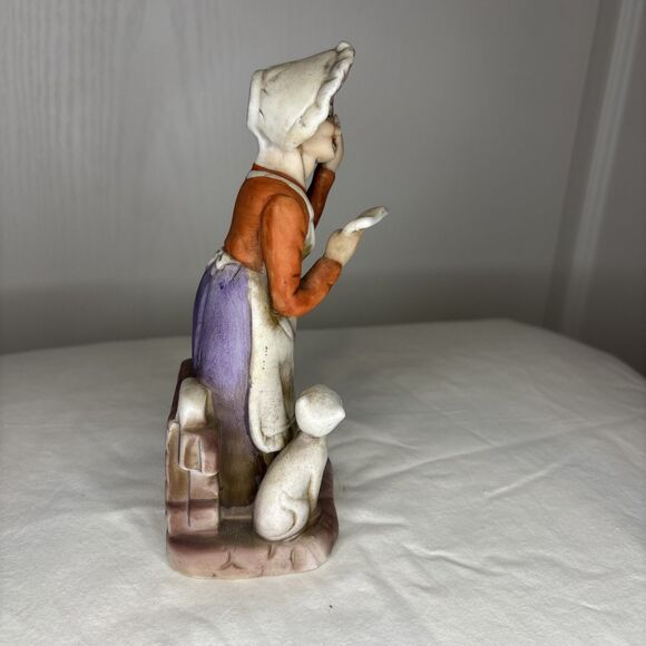 Vintage Collectable  Figurine of Old Woman Holding Papers in Front of a Cat - Picture 4 of 8